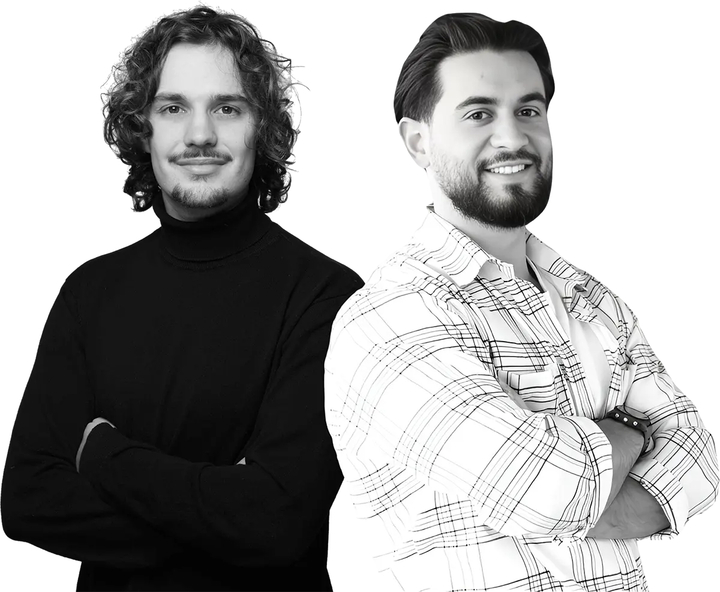 Teamfoto von zwei Quint Media Webentwicklern im Agenturbüro